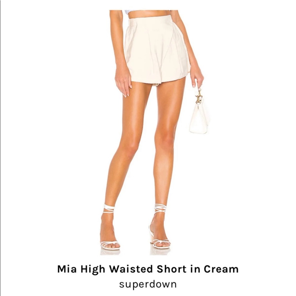 Superdown Cream Shorts